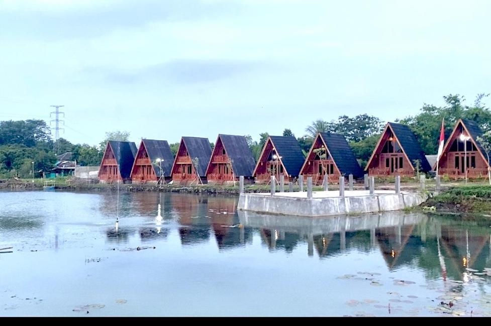 Resort & Resto Talaga Sundayana スバン エクステリア 写真