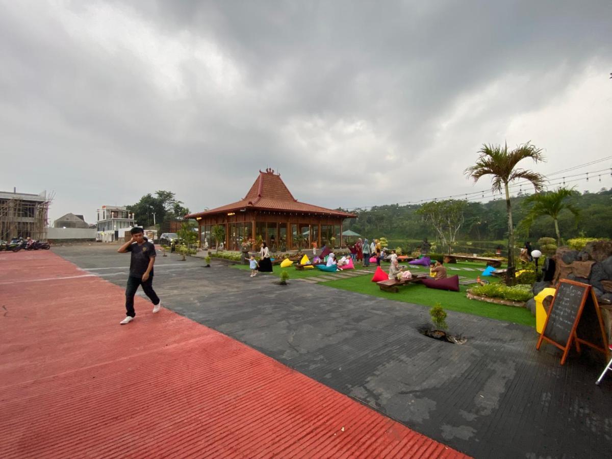 Resort & Resto Talaga Sundayana スバン エクステリア 写真