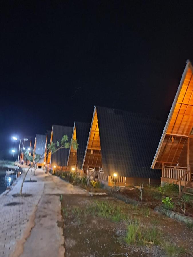 Resort & Resto Talaga Sundayana スバン エクステリア 写真