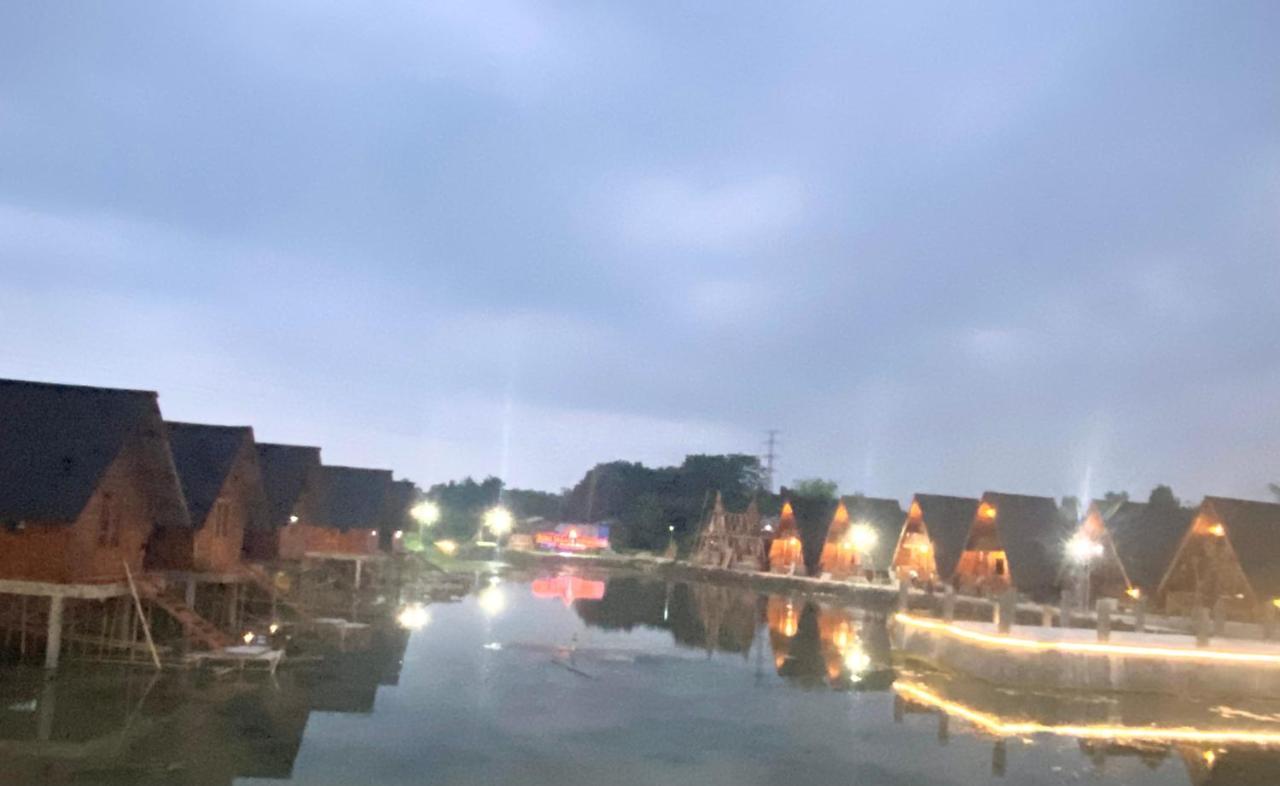 Resort & Resto Talaga Sundayana スバン エクステリア 写真