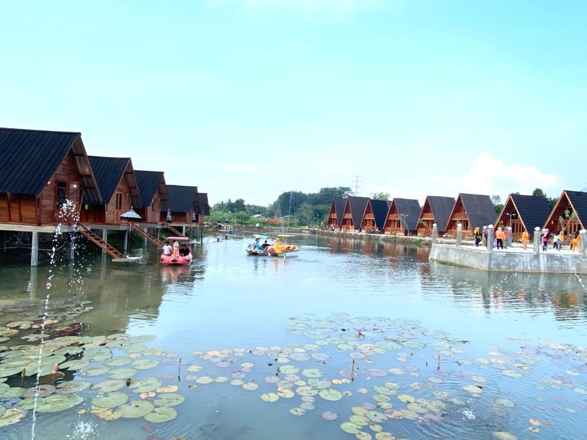 Resort & Resto Talaga Sundayana スバン エクステリア 写真